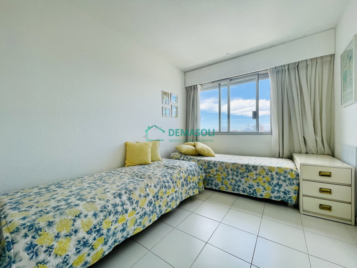 Apartamento ID.957 - Apartamento de 4 Dormitorios con Vista al Mar - Península de Punta del Este, Venta y Alquiler