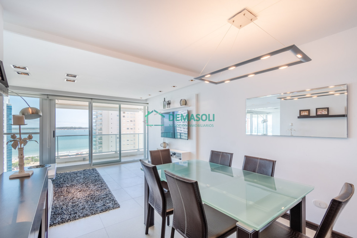 Apartamento ID.701 - Venta de Excelente Apartamento de 3 Dormitorios con Vista al Mar, Playa Mansa, Punta del Este