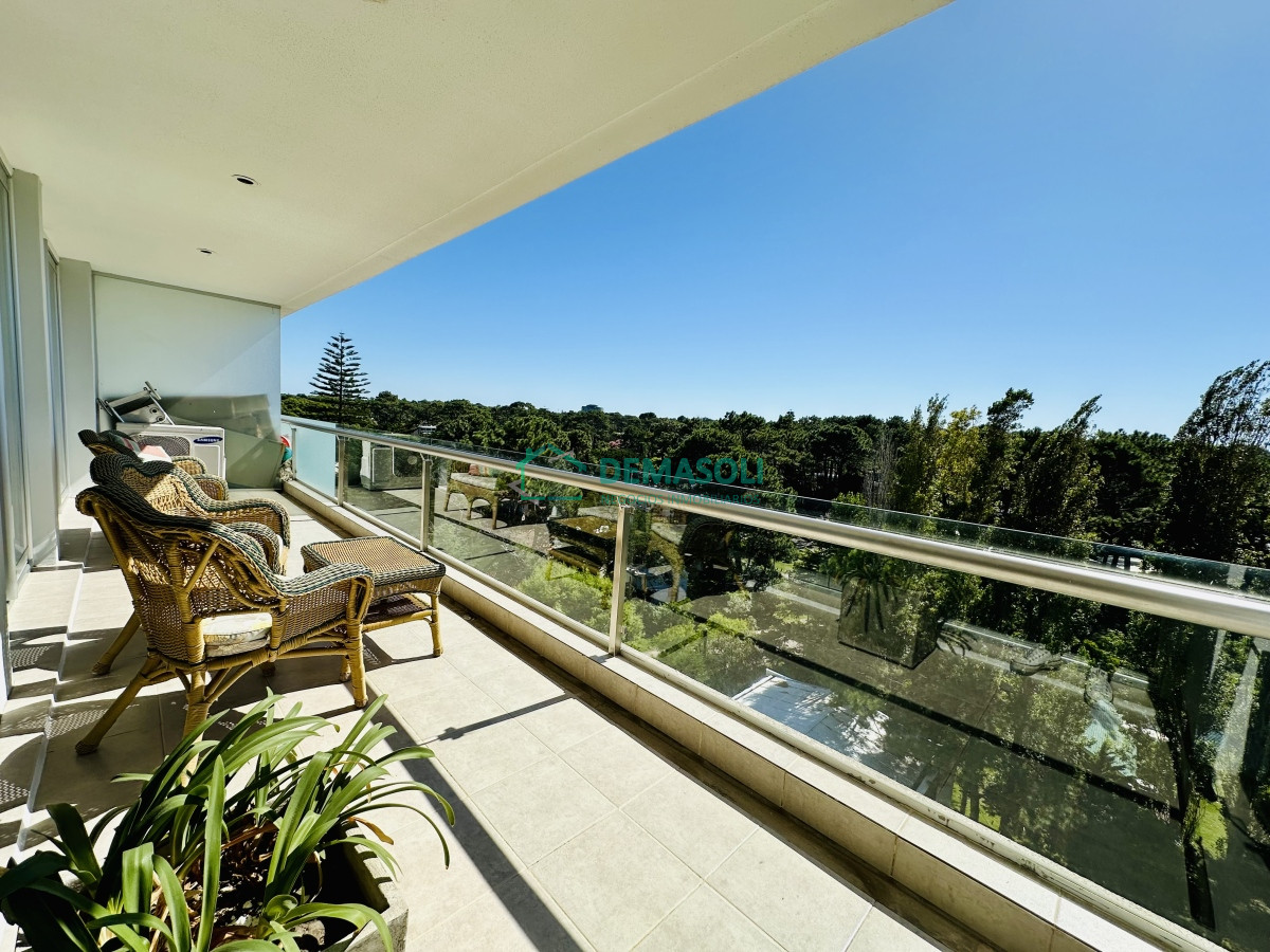 Apartamento ID.1018 - Moderno Apartamento de dos Dormitorios sobre Roosevelt en Venta