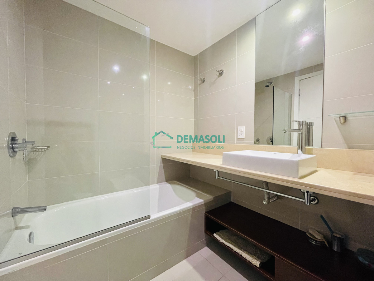 Apartamento ID.1018 - Moderno Apartamento de dos Dormitorios sobre Roosevelt en Venta
