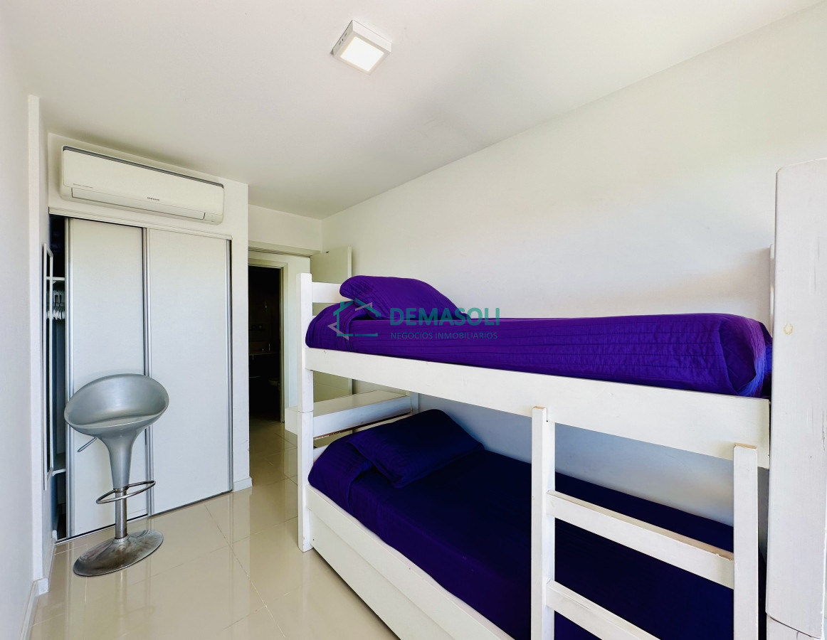 Apartamento ID.1018 - Moderno Apartamento de dos Dormitorios sobre Roosevelt en Venta