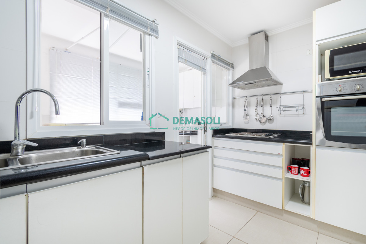 Apartamento ID.829 - Moderno Apartamento de 3 Dormitorios a Pocas Cuadras del Mar En Venta, Playa Brava
