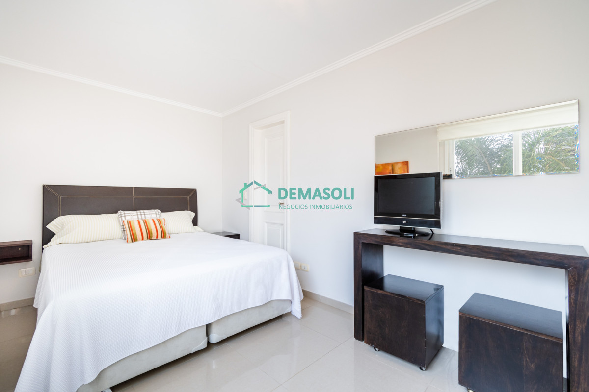 Apartamento ID.829 - Moderno Apartamento de 3 Dormitorios a Pocas Cuadras del Mar En Venta, Playa Brava