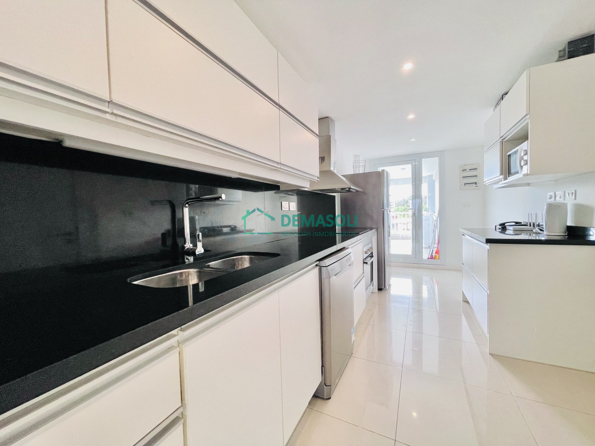 Apartamento ID.763 - Apartamento de 3 Dormitorios y Parrillero Frente al Mar, Playa Mansa