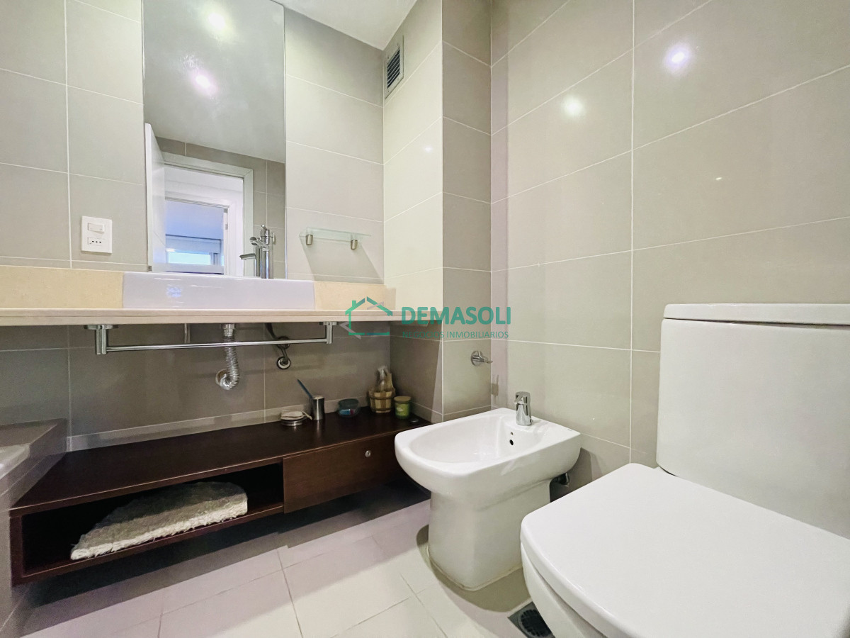Apartamento ID.1018 - Moderno Apartamento de dos Dormitorios sobre Roosevelt en Venta