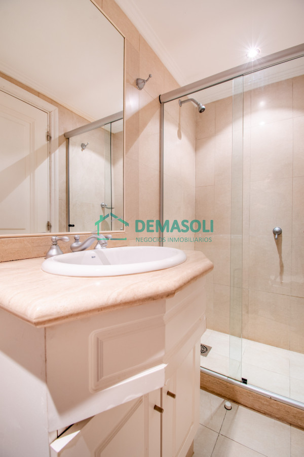 Apartamento ID.829 - Moderno Apartamento de 3 Dormitorios a Pocas Cuadras del Mar En Venta, Playa Brava