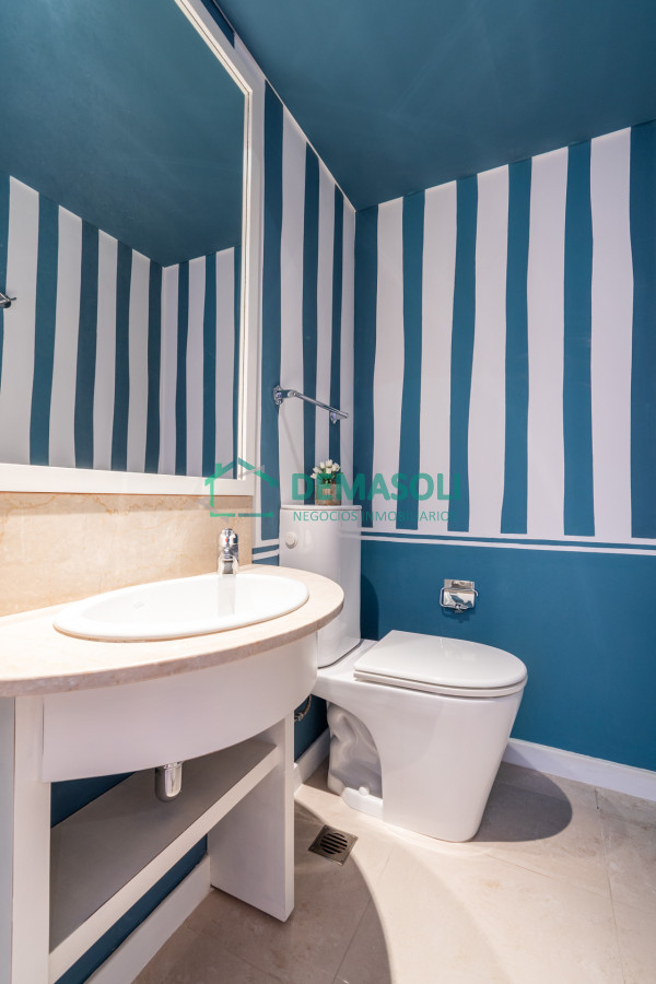 Apartamento ID.312 - Moderno Apartamento sobre playa Brava en torre Le Parc, cuenta con dos dormitorios más dependencia de servicio. Punta del Este