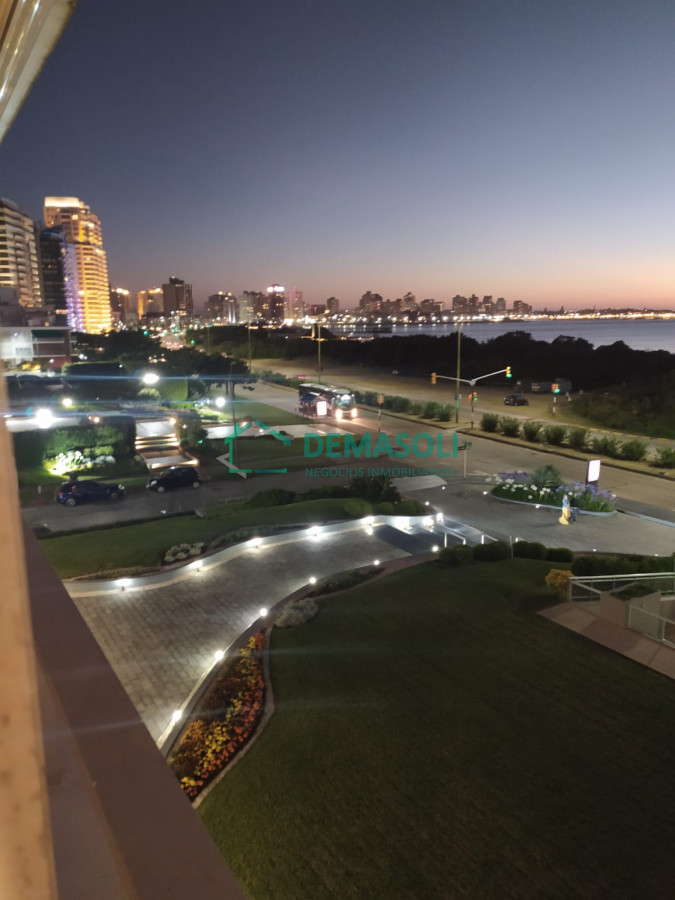 Apartamento ID.776 - Apartamento de 2 Dormitorios Frente a Playa Mansa