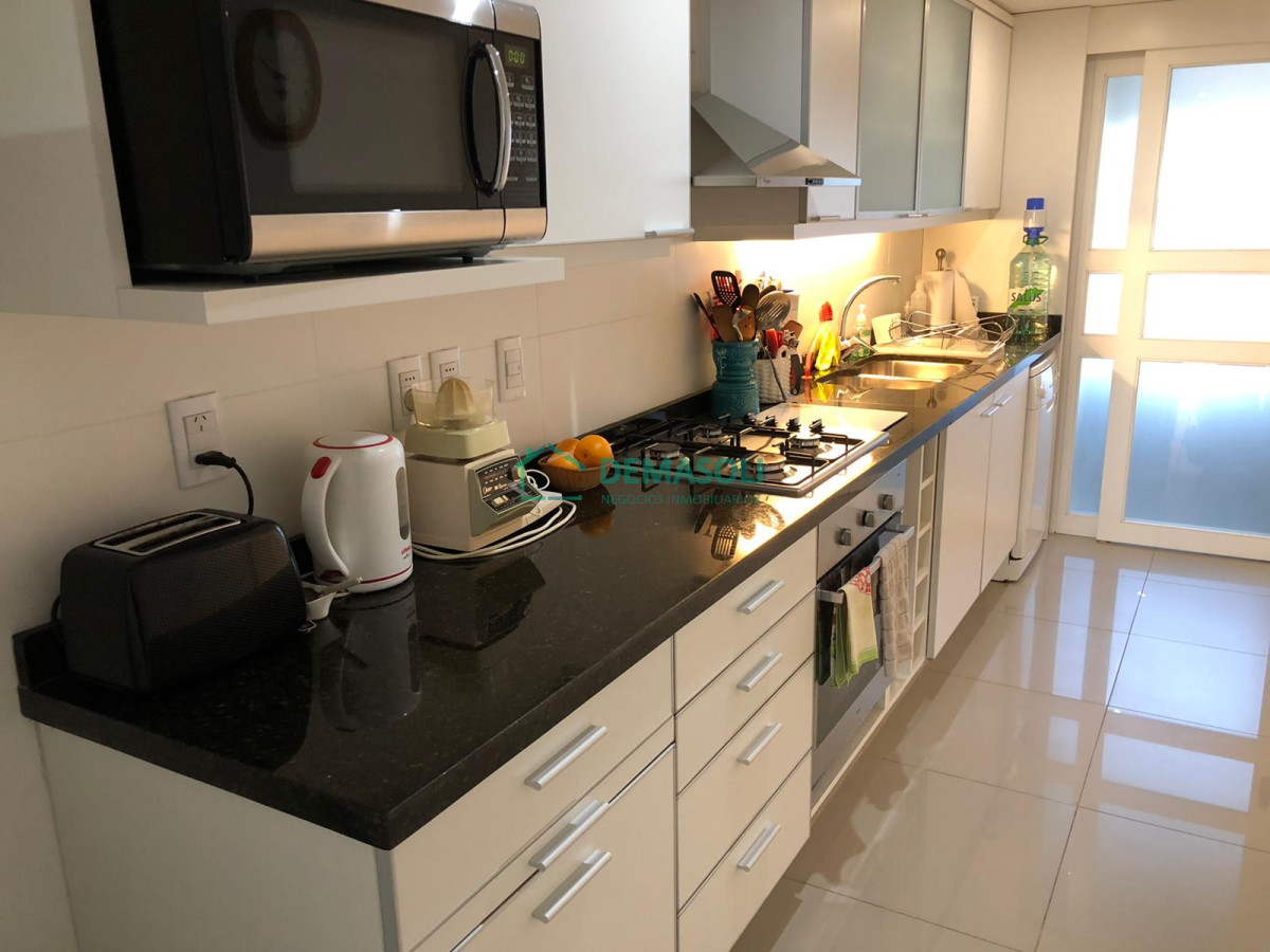 Apartamento ID.776 - Apartamento de 2 Dormitorios Frente a Playa Mansa