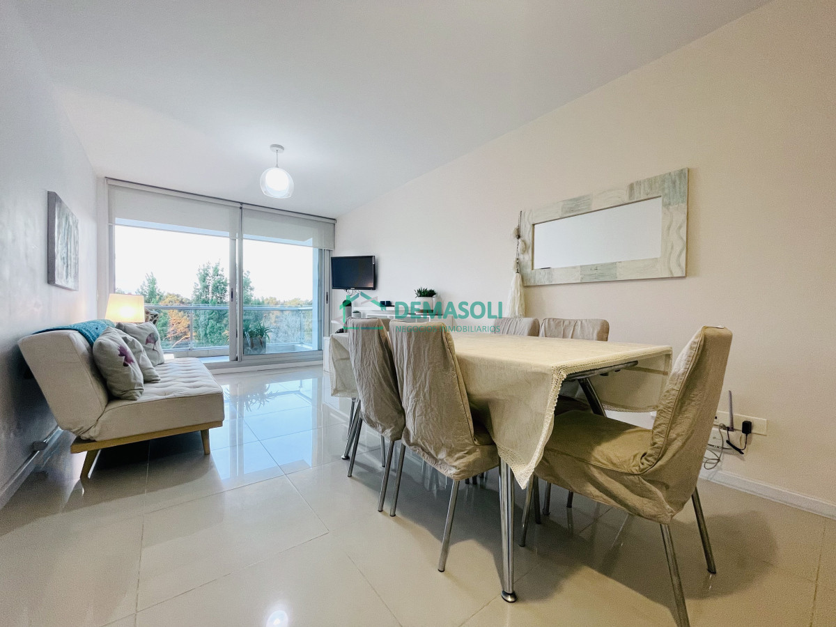 Apartamento ID.1018 - Moderno Apartamento de dos Dormitorios sobre Roosevelt en Venta