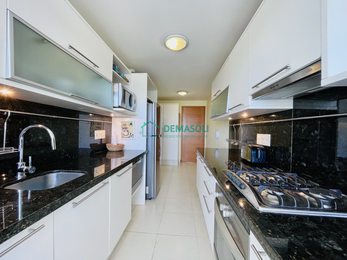 Apartamento ID.1410 - Excelente Apartamento de 2 Dormitorios con Vista al Mar, Playa Mansa