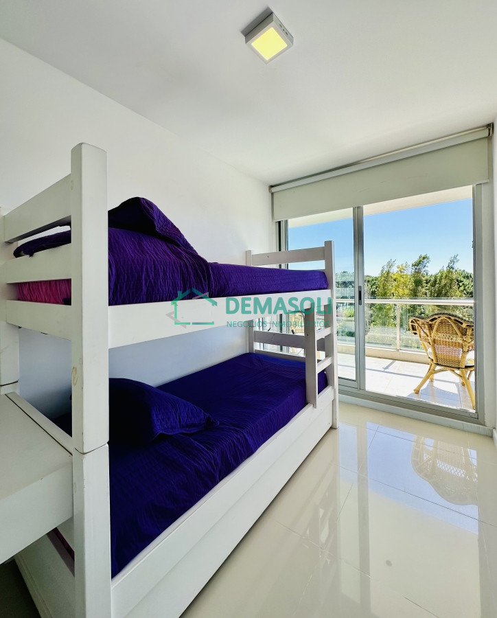 Apartamento ID.1018 - Moderno Apartamento de dos Dormitorios sobre Roosevelt en Venta