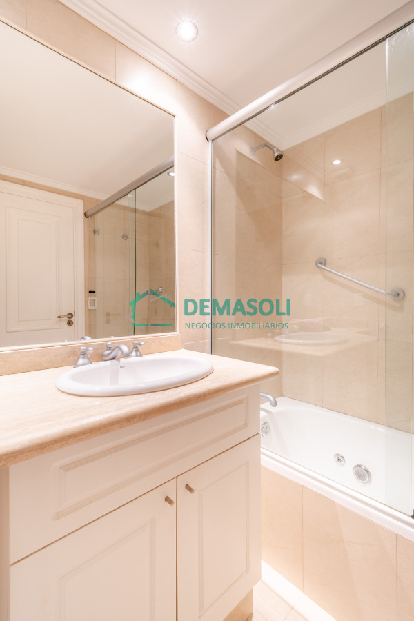 Apartamento ID.829 - Moderno Apartamento de 3 Dormitorios a Pocas Cuadras del Mar En Venta, Playa Brava