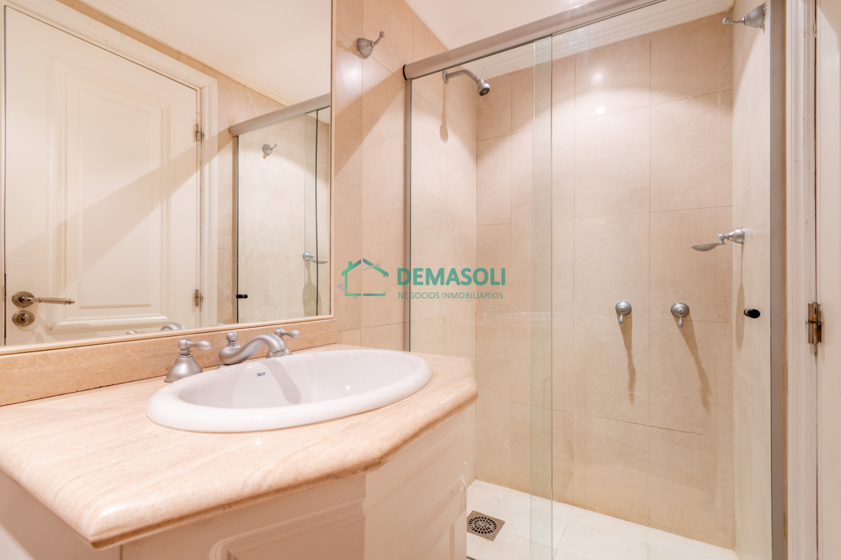 Apartamento ID.829 - Moderno Apartamento de 3 Dormitorios a Pocas Cuadras del Mar En Venta, Playa Brava