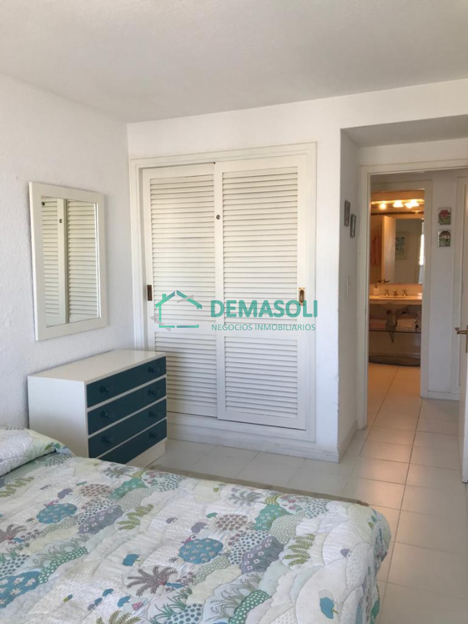 Apartamento ID.957 - Apartamento de 4 Dormitorios con Vista al Mar - Península de Punta del Este, Venta y Alquiler