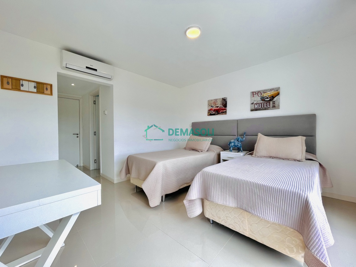 Apartamento ID.763 - Apartamento de 3 Dormitorios y Parrillero Frente al Mar, Playa Mansa