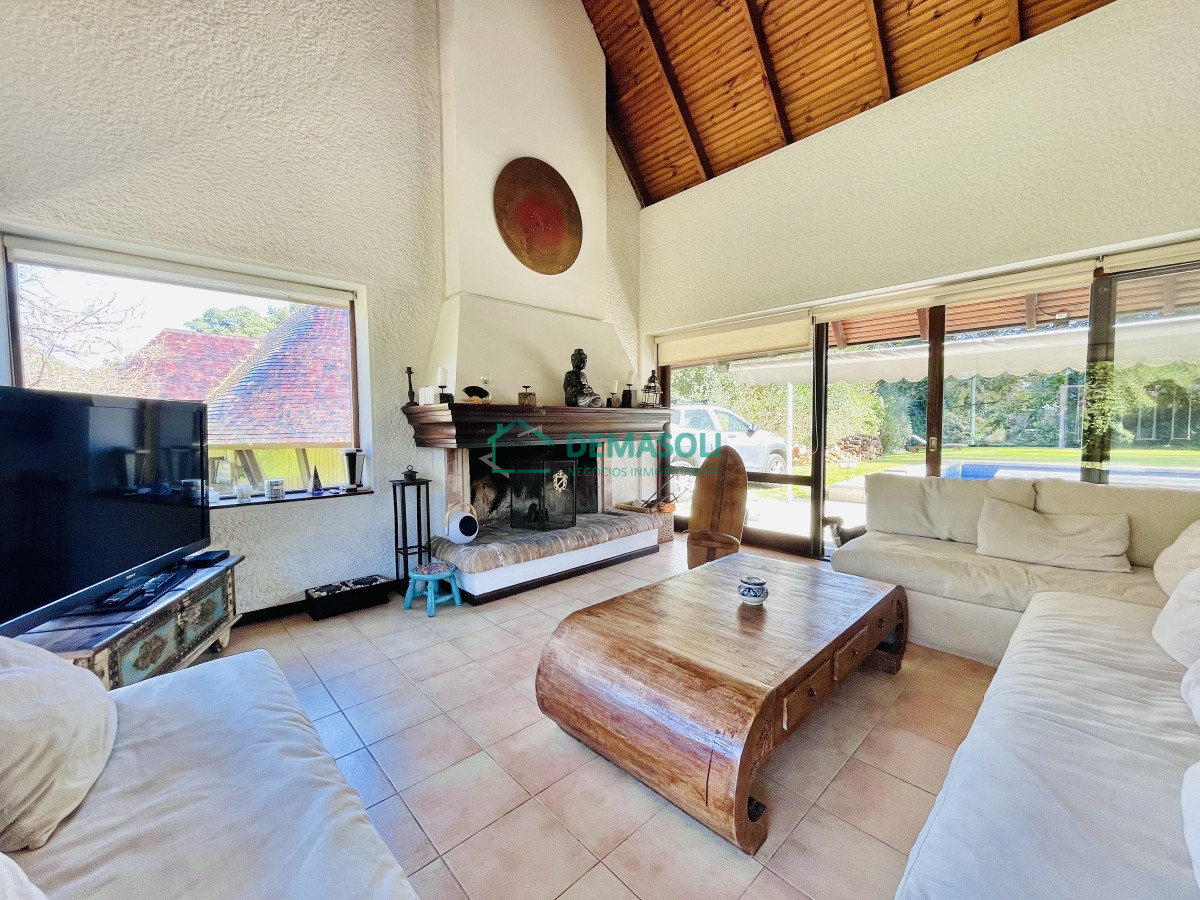 Casa ID.328 - Cómoda Casa de 5 Dormitorios y Piscina en Punta del Este