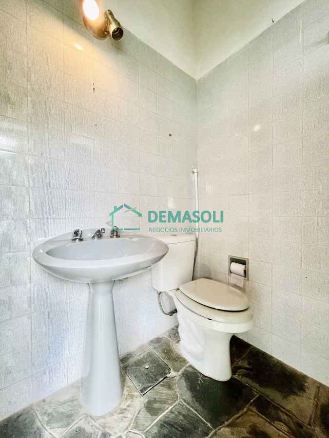 Casa ID.809 - Se vende Casa de 4 Dormitorios, Parrillero y Piscina a pocos metros del Mar - Playa Mansa