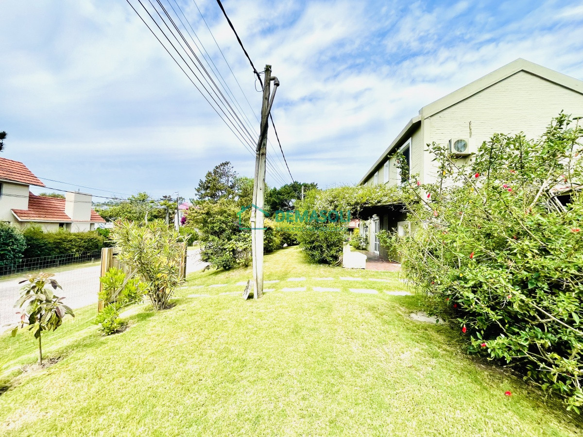 Casa ID.815 - Casa de 4 Dormitorios en La Barra, Punta del Este