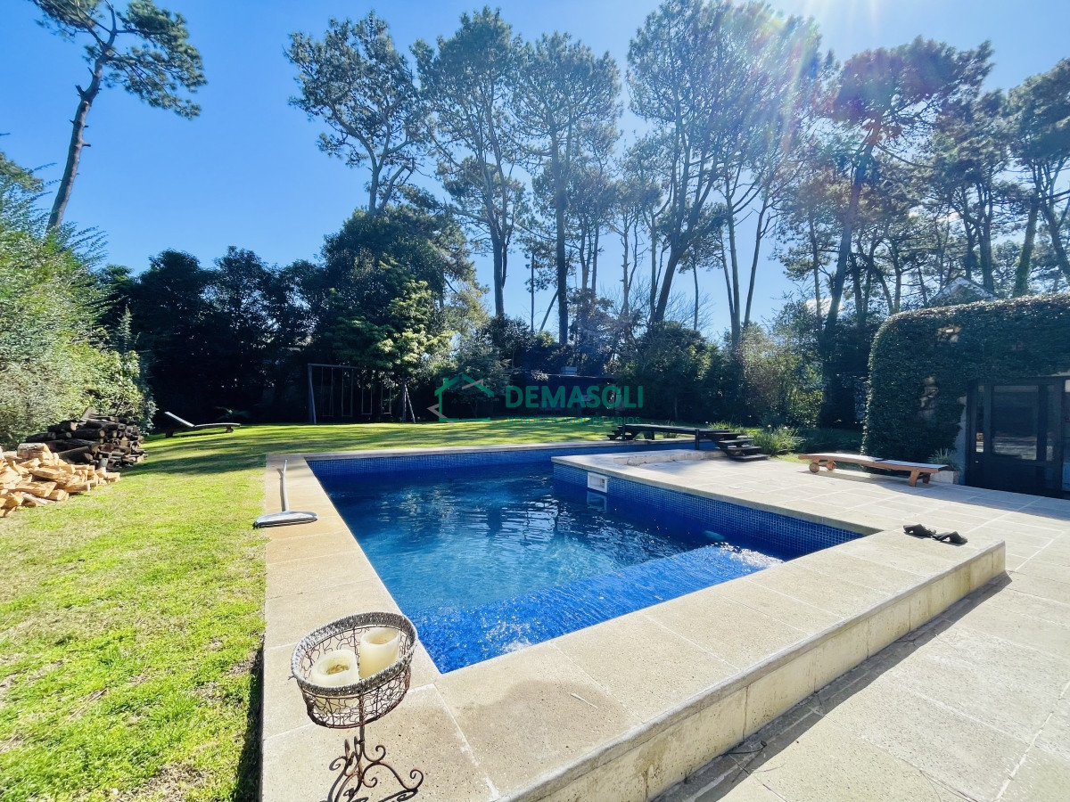 Casa ID.328 - Cómoda Casa de 5 Dormitorios y Piscina en Punta del Este