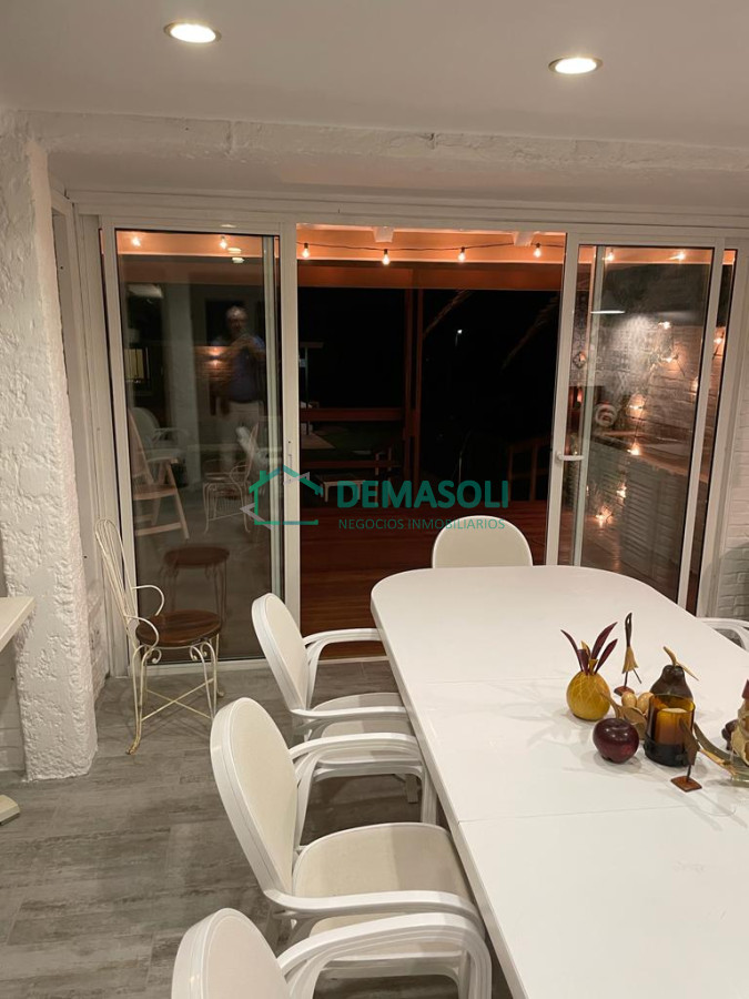 Casa ID.327 - Excelente Casa de 4 Dormitorios y Piscina a una Cuadra del Mar 