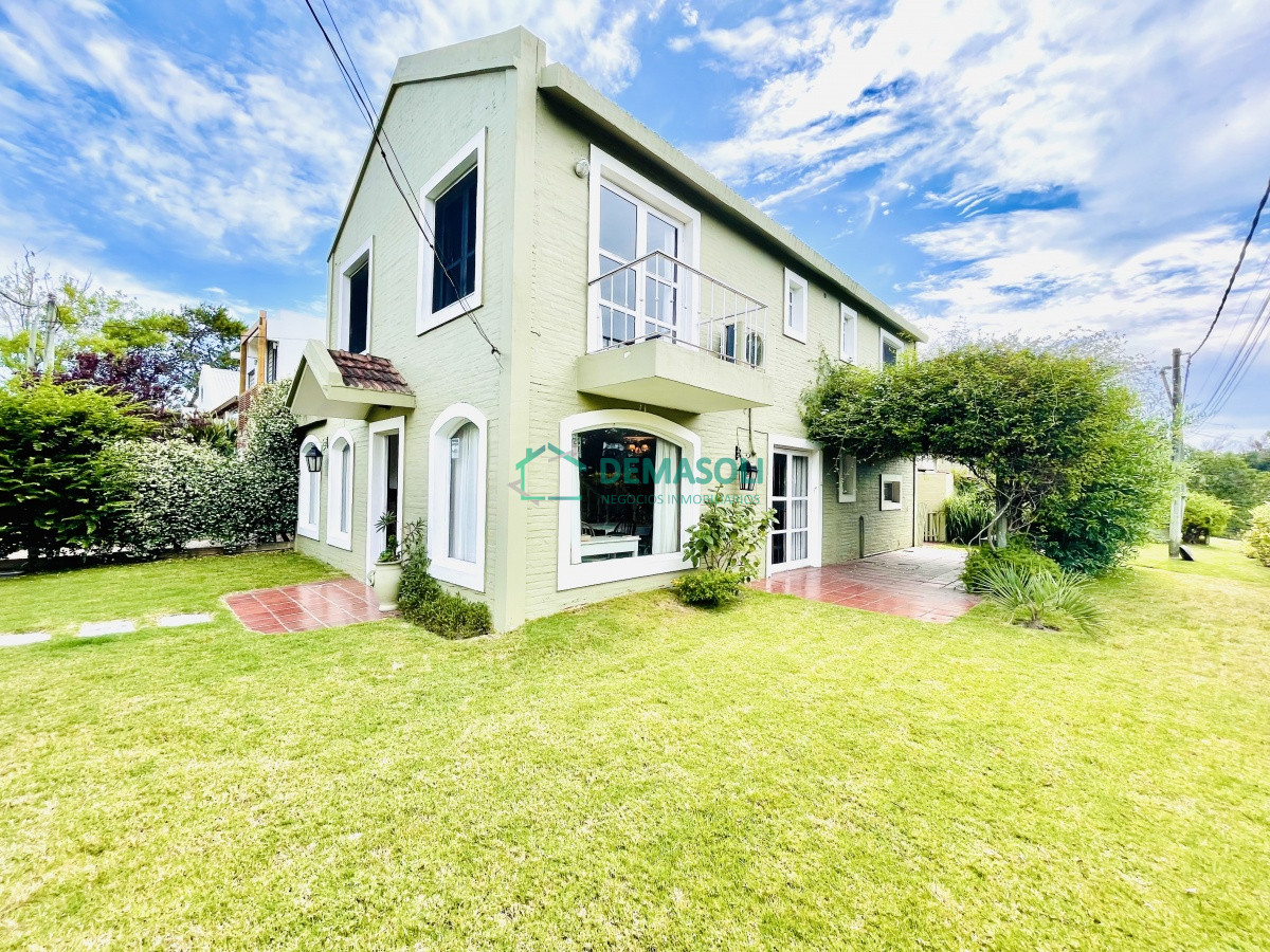 Casa ID.815 - Casa de 4 Dormitorios en La Barra, Punta del Este