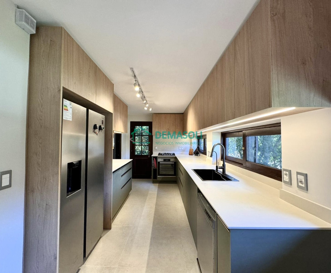 Casa ID.328 - Cómoda Casa de 5 Dormitorios y Piscina en Punta del Este