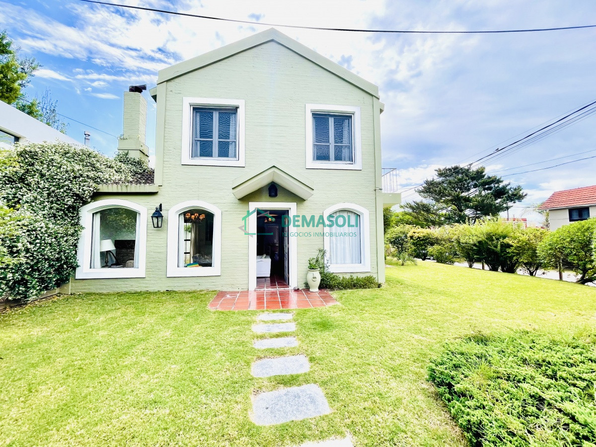 Casa ID.815 - Casa de 4 Dormitorios en La Barra, Punta del Este