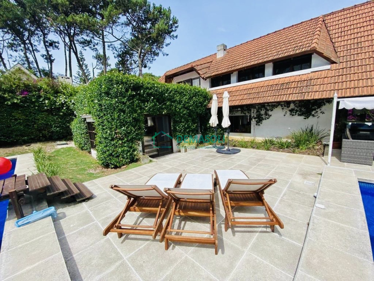 Casa ID.328 - Cómoda Casa de 5 Dormitorios y Piscina en Punta del Este