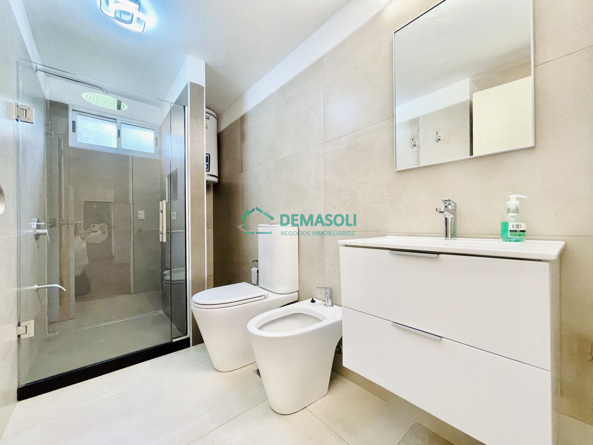 Casa ID.809 - Se vende Casa de 4 Dormitorios, Parrillero y Piscina a pocos metros del Mar - Playa Mansa