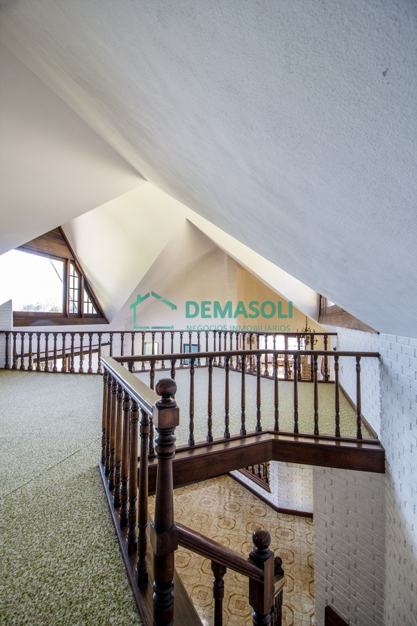 Casa ID.576 - Venta de casa de 4 dormitorios más dependencia y hermosa piscina con gran parque en Playa Mansa, Punta del Este