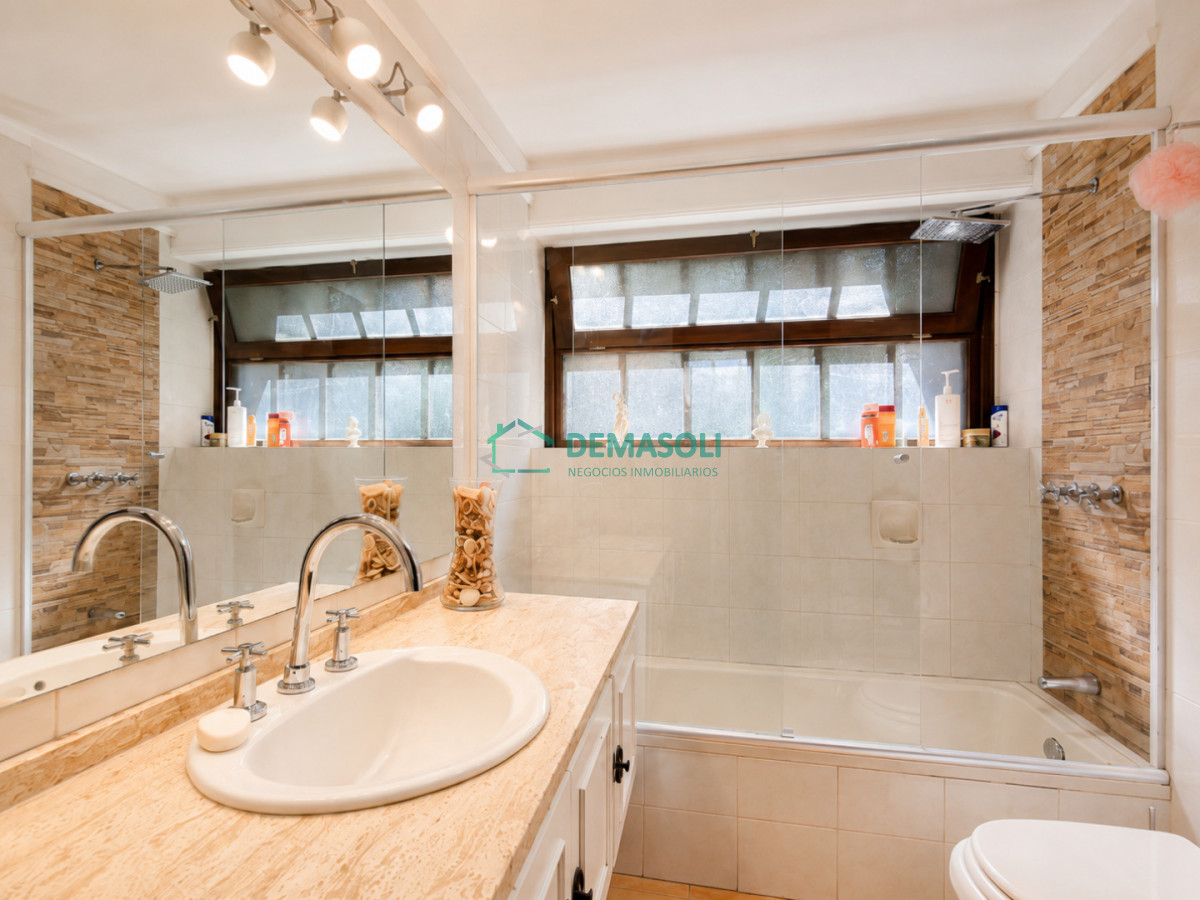Casa ID.328 - Cómoda Casa de 5 Dormitorios y Piscina en Punta del Este