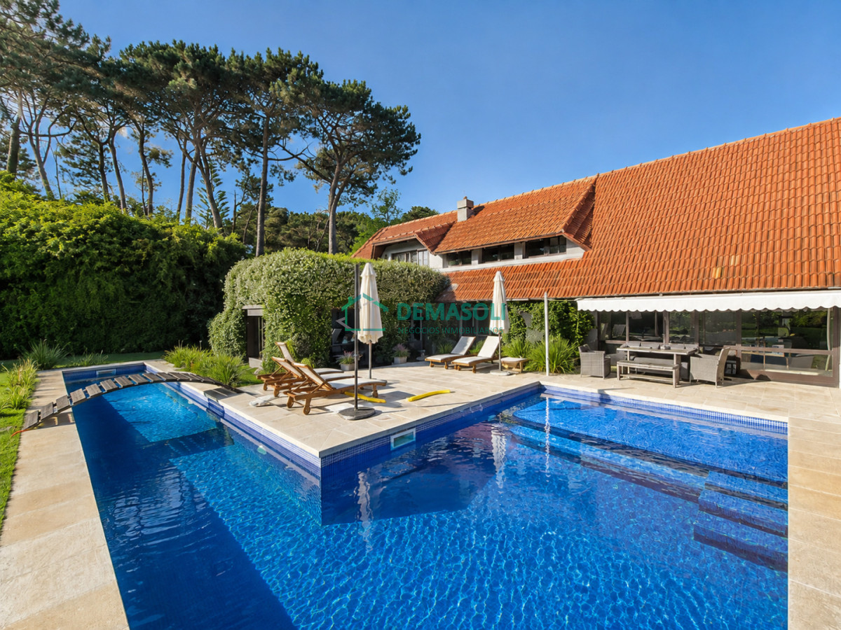 Casa ID.328 - Cómoda Casa de 5 Dormitorios y Piscina en Punta del Este