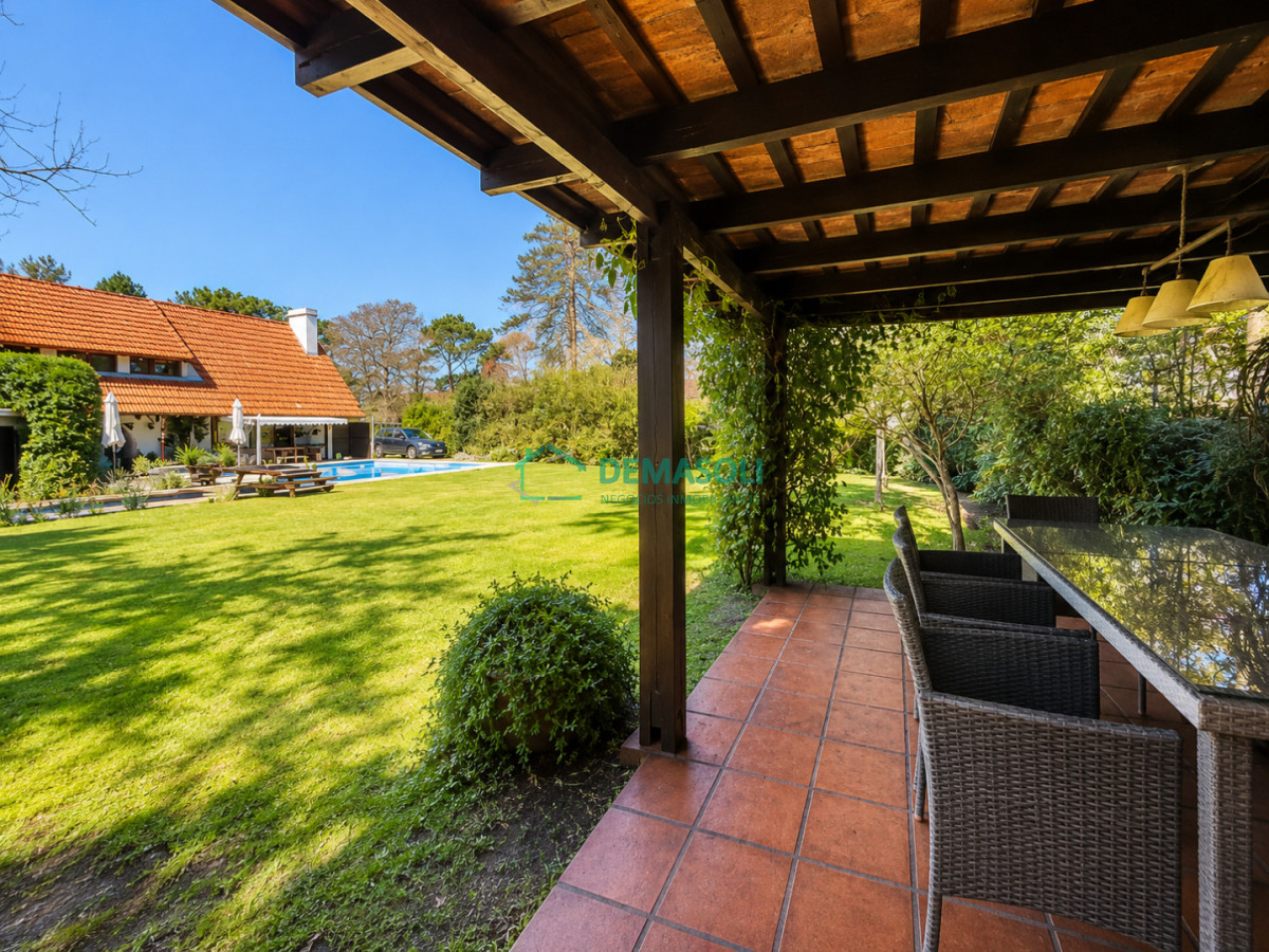 Casa ID.328 - Cómoda Casa de 5 Dormitorios y Piscina en Punta del Este