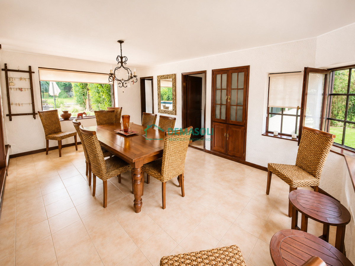 Casa ID.328 - Cómoda Casa de 5 Dormitorios y Piscina en Punta del Este
