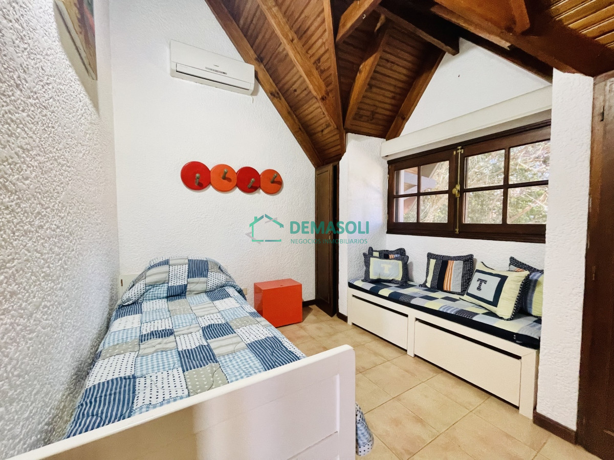 Casa ID.328 - Cómoda Casa de 5 Dormitorios y Piscina en Punta del Este