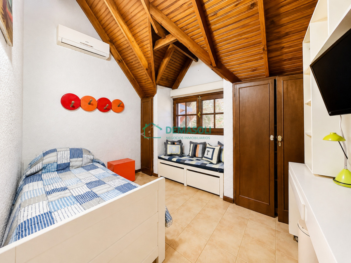 Casa ID.328 - Cómoda Casa de 5 Dormitorios y Piscina en Punta del Este