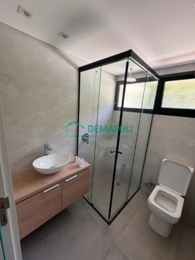 Casa ID.840 - Casa de 4 Dormitorios con Piscina en San Rafael, Venta