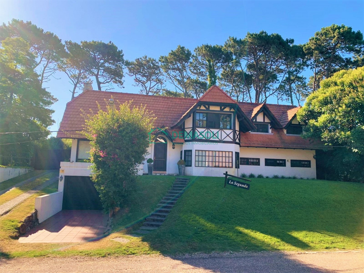 Casa ID.328 - Cómoda Casa de 5 Dormitorios y Piscina en Punta del Este