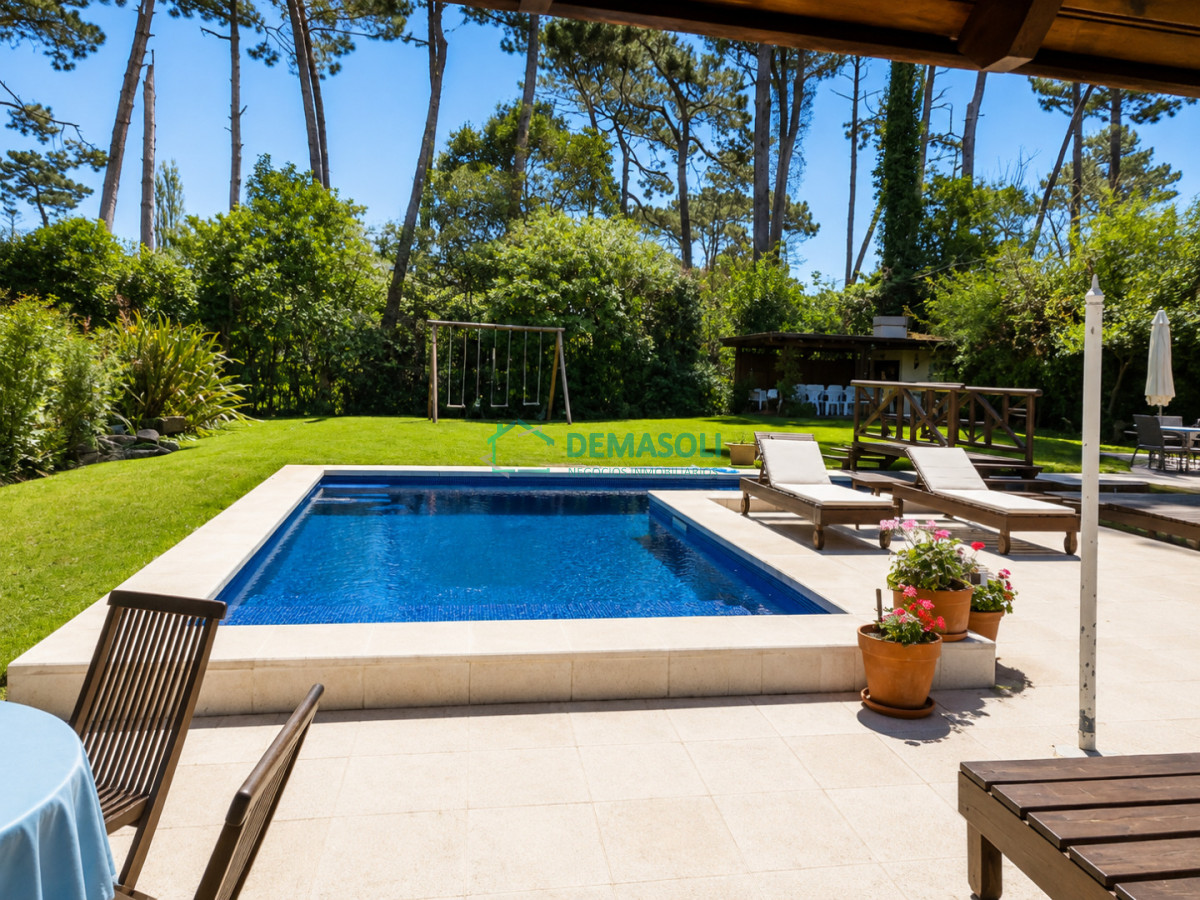 Casa ID.328 - Cómoda Casa de 5 Dormitorios y Piscina en Punta del Este