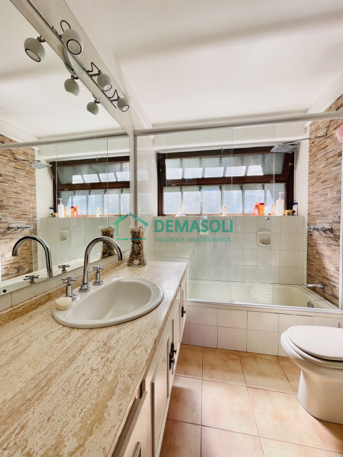 Casa ID.328 - Cómoda Casa de 5 Dormitorios y Piscina en Punta del Este