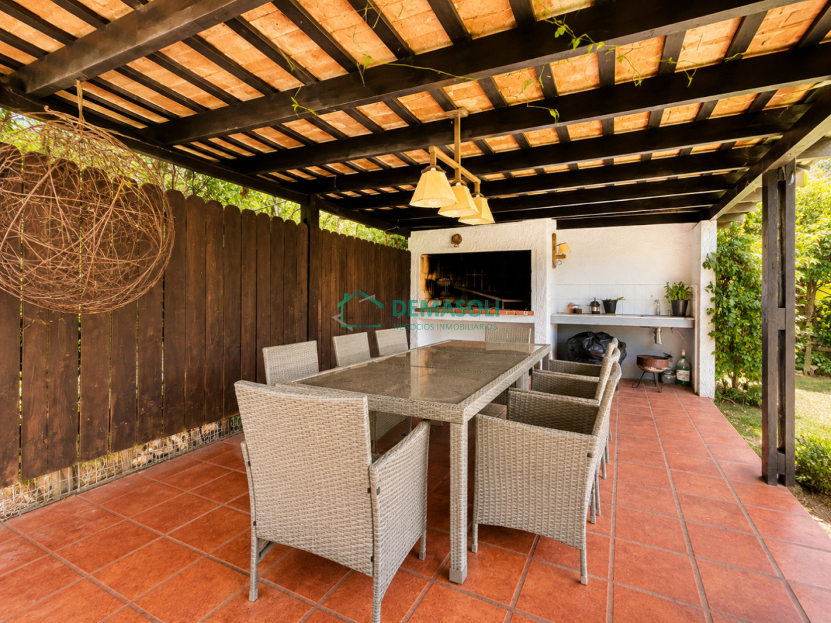 Casa ID.328 - Cómoda Casa de 5 Dormitorios y Piscina en Punta del Este