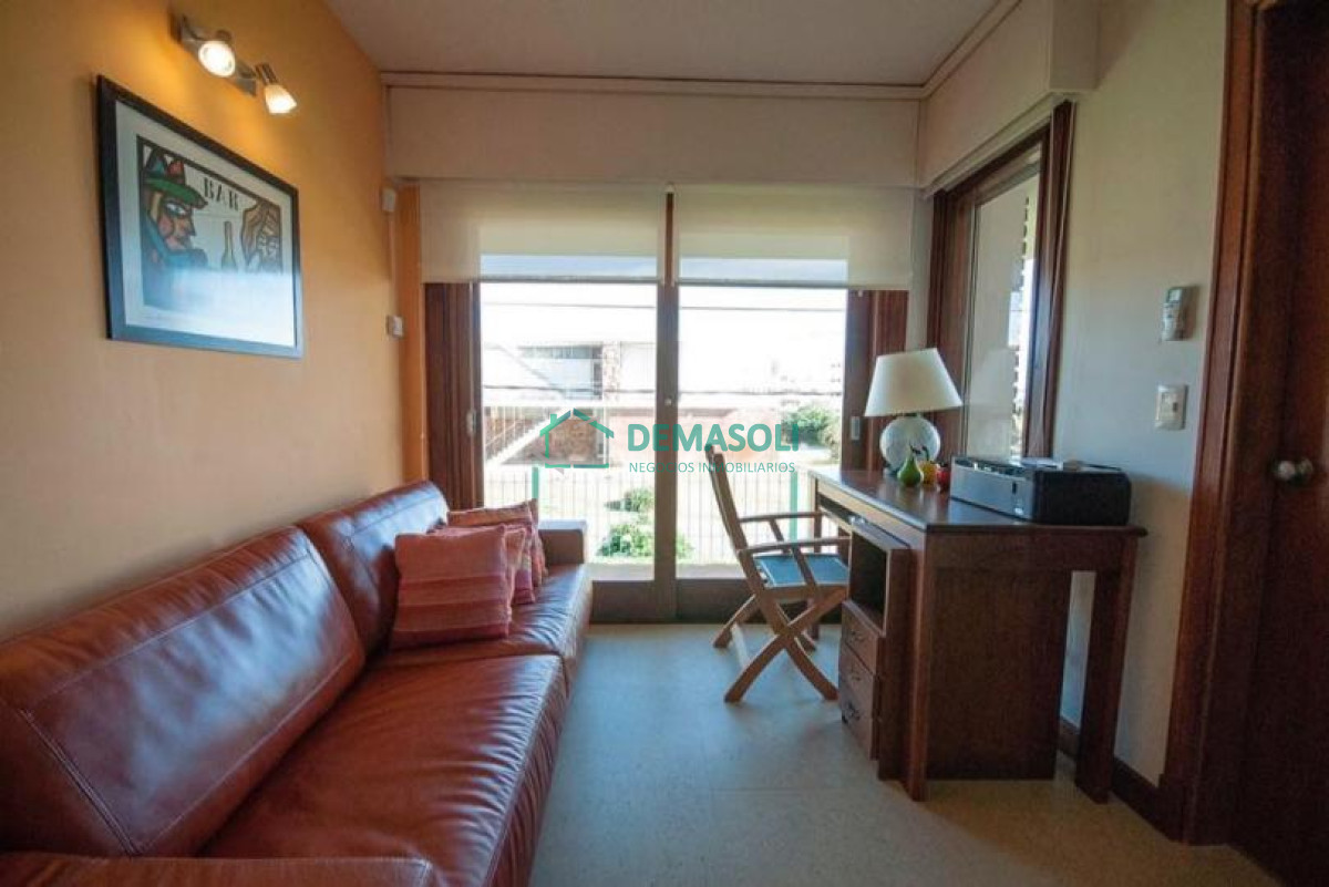 Casa ID.327 - Excelente Casa de 4 Dormitorios y Piscina a una Cuadra del Mar 