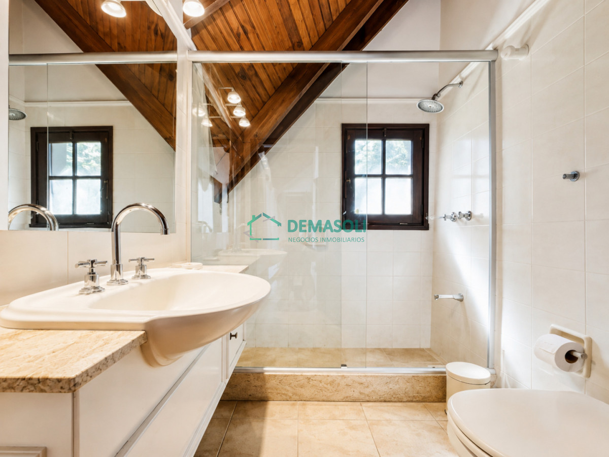 Casa ID.328 - Cómoda Casa de 5 Dormitorios y Piscina en Punta del Este