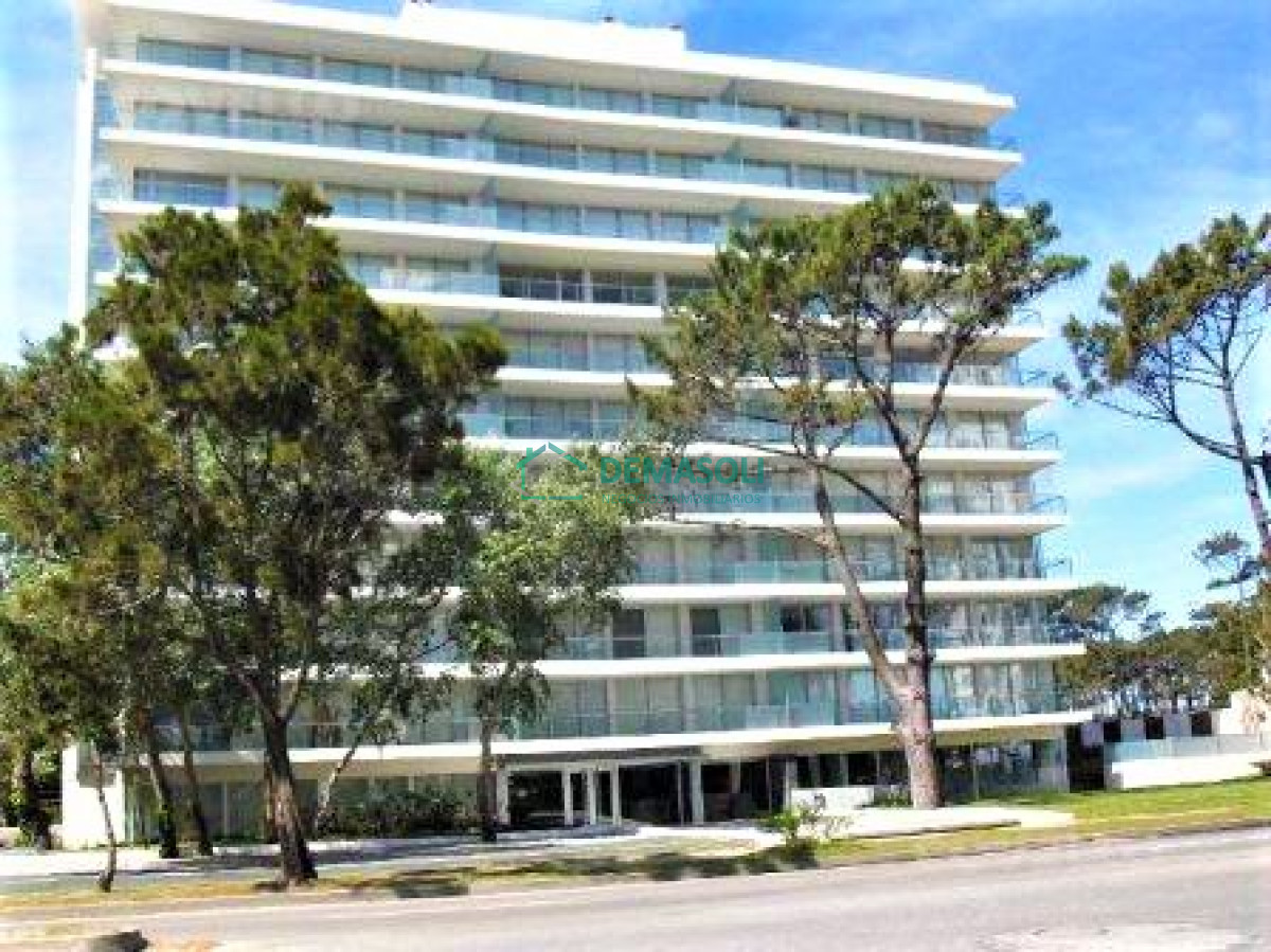 Apartamento ID.1018 - Moderno Apartamento de dos Dormitorios sobre Roosevelt en Venta