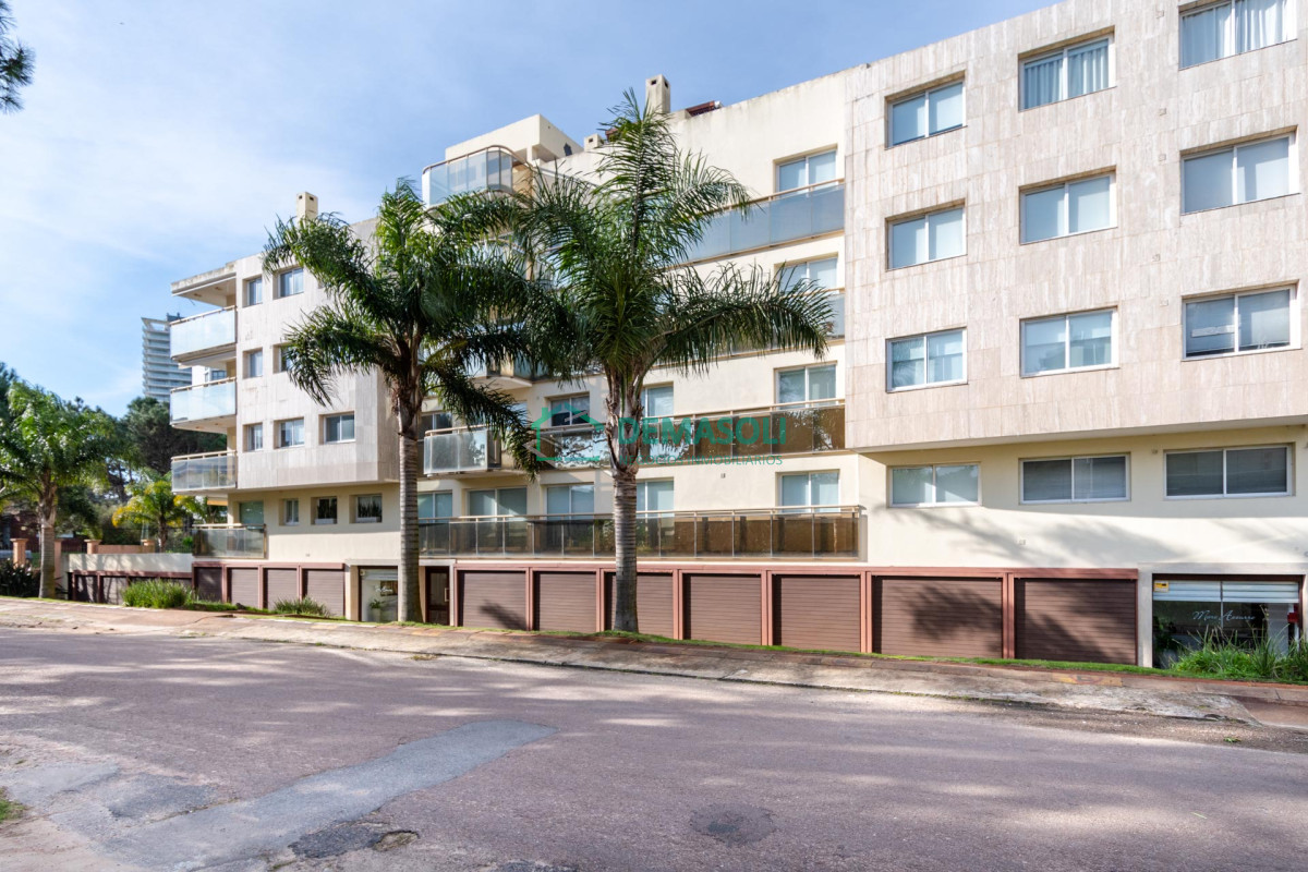 Apartamento ID.829 - Moderno Apartamento de 3 Dormitorios a Pocas Cuadras del Mar En Venta, Playa Brava