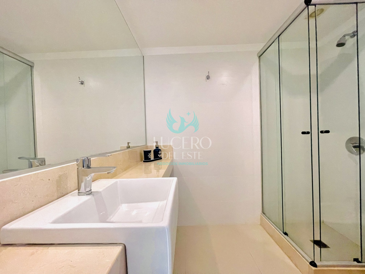 Apartamento ID.294 - Vendo Apartamento de 3 Dormitorios y Parrillero Frente al Mar, Playa Mansa