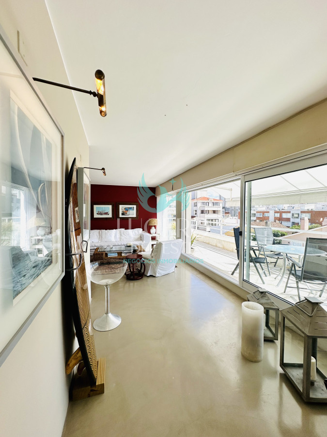 Apartamento ID.1288 - Alquiler y venta de apartamento con vista al Mar en Península de 3 dormitorios más dependencia