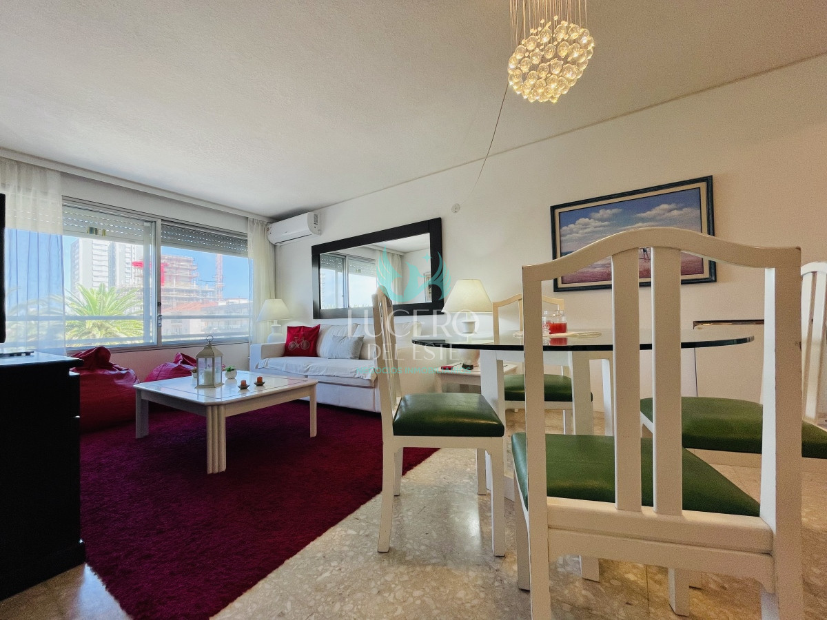 Apartamento ID.677 - Alquiler Anual Apartamento de 1 Dormitorio y Medio en la Península, Punta del Este