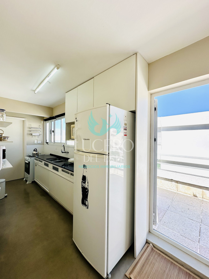 Apartamento ID.1288 - Alquiler y venta de apartamento con vista al Mar en Península de 3 dormitorios más dependencia